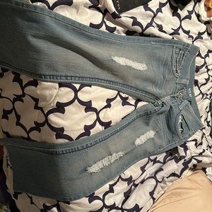 Light wash jeans with diamond buttons (double buttons at the zipper